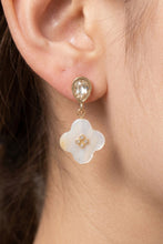 Load image into Gallery viewer, Lhe49039 Fashion Clover Earring