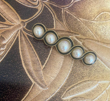 Load image into Gallery viewer, Lhp0255 Fashion Vintage Faux Pearl Black Enamel Pin Twist