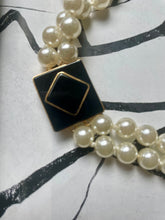 Load image into Gallery viewer, Lhn9095 Fashion Knotted Pearls Black Stone Closure