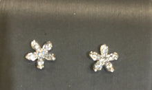 Load image into Gallery viewer, Lhe00251B Sterling Silver small Flower earring