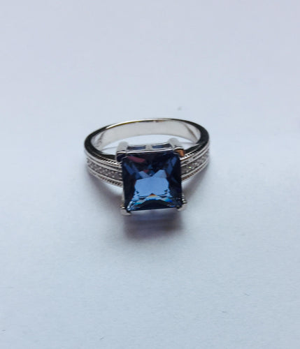 Lhr8435 Sterling Silver Lab Grown Paraiba Color Change Ring out of stock!!!